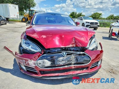 Piąte zdjęcie samochodu w środku: 2012 TESLA MODEL S VIN:5YJSA1DP2CFS01052 - miniatura