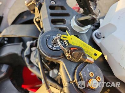 Zdjęcie 8 z 9 samochodu: 2016 YAMAHA YZFR1S VIN:JYARN42E9GA000829 - miniatura