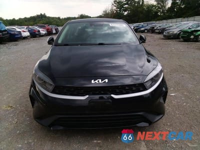 Piąte zdjęcie samochodu w środku: 2023 KIA FORTE LX VIN:3KPF24AD1PE555568 - miniatura