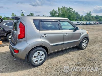 Trzecie zdjęcie samochodu z tyłu: 2013 KIA SOUL BASE VIN:KNDJT2A58D7525371 - miniatura