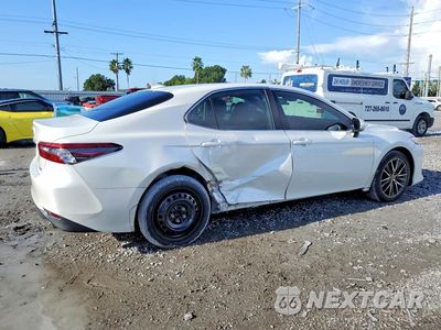 Trzecie zdjęcie samochodu z tyłu: 2021 TOYOTA CAMRY XLE VIN:4T1F11AK6MU444202 - miniatura