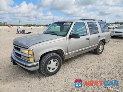1999 CHEVROLET TAHOE C1500 1GNEC13R4XJ435872 - główne zdjęcie licytacji z USA - miniatura