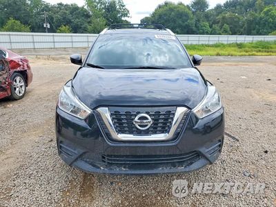 Piąte zdjęcie samochodu w środku: 2018 NISSAN KICKS S VIN:3N1CP5CU6JL522109 - miniatura
