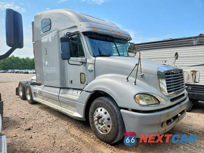 Czwarte zdjęcie samochodu z boku: 2007 FREIGHTLINER COLUMBIA 120 SEMI TRUCK VIN:1FUJA6CK37LX69675 - miniatura