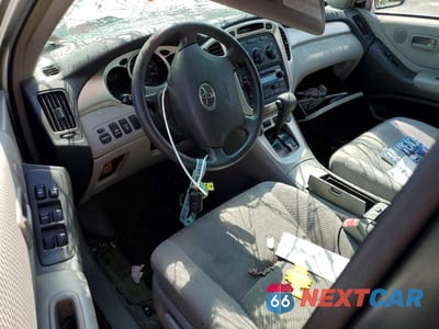 Zdjęcie 8 z 13 samochodu: 2005 TOYOTA HIGHLANDER BASE VIN:JTEEP21A450082161 - miniatura