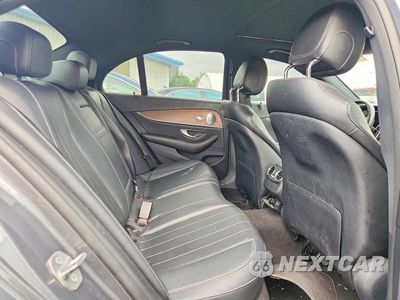 Zdjęcie 10 z 12 samochodu: 2017 MERCEDES-BENZ E 300 4MATIC VIN:WDDZF4KB0HA241905 - miniatura