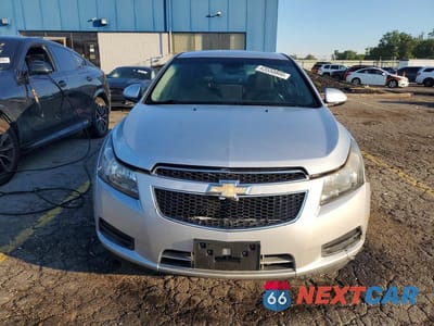 Piąte zdjęcie samochodu w środku: 2014 CHEVROLET CRUZE LT VIN:1G1PC5SBXE7218827 - miniatura