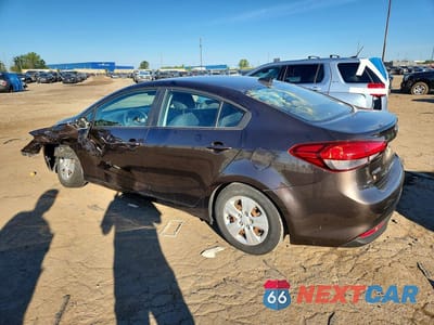 Drugie zdjęcie samochodu z przodu: 2018 KIA FORTE LX VIN:3KPFL4A76JE178671 - miniatura