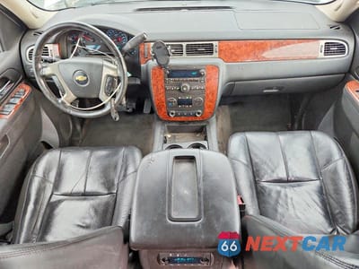 Zdjęcie 8 z 12 samochodu: 2011 CHEVROLET SUBURBAN K1500 LT VIN:1GNSKJE36BR139762 - miniatura