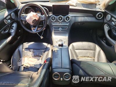 Zdjęcie 8 z 13 samochodu: 2015 MERCEDES-BENZ C 300 4MATIC VIN:55SWF4KBXFU091348 - miniatura