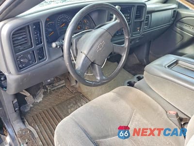 Zdjęcie 8 z 12 samochodu: 2004 CHEVROLET SILVERADO K3500 VIN:1GCJK39254E295061 - miniatura