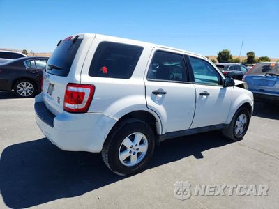 Trzecie zdjęcie samochodu z tyłu: 2011 FORD ESCAPE XLS VIN:1FMCU0C75BKB48769 - miniatura