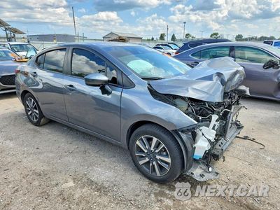 Czwarte zdjęcie samochodu z boku: 2025 NISSAN VERSA SV VIN:3N1CN8EV5SL829351 - miniatura