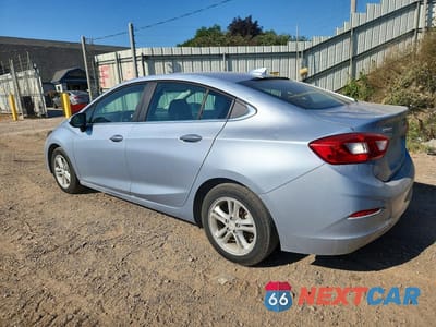 Drugie zdjęcie samochodu z przodu: 2018 CHEVROLET CRUZE LT VIN:1G1BE5SM2J7113344 - miniatura
