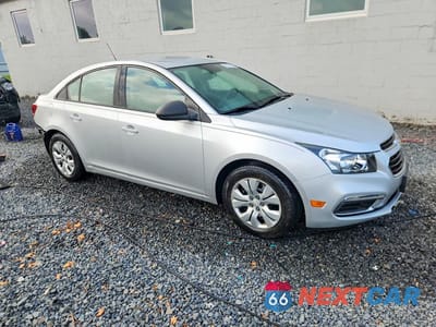 Czwarte zdjęcie samochodu z boku: 2015 CHEVROLET CRUZE LS VIN:1G1PA5SG1F7177233 - miniatura