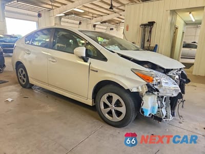 Czwarte zdjęcie samochodu z boku: 2015 TOYOTA PRIUS TWO VIN:JTDKN3DU2F1950548 - miniatura