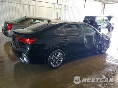 Trzecie zdjęcie samochodu z tyłu: 2023 KIA FORTE LXS VIN:3KPF24AD0PE692758 - miniatura