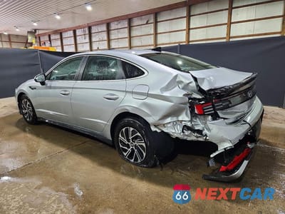 Drugie zdjęcie samochodu z przodu: 2026 HYUNDAI SONATA HYBRID BLUE VIN:KMHL24JJ0TA171993 - miniatura