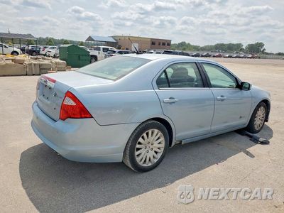 Trzecie zdjęcie samochodu z tyłu: 2010 FORD FUSION HYBRID VIN:3FADP0L37AR193645 - miniatura