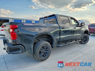 Trzecie zdjęcie samochodu z tyłu: 2021 CHEVROLET SILVERADO K1500 LT TRAIL BOSS VIN:1GCPYFEL9MZ149179 - miniatura