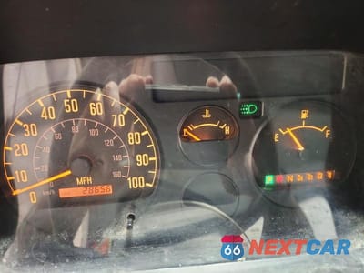 Zdjęcie 9 z 12 samochodu: 2000 ISUZU NPR VIN:4KLC4B1R2YJ802307 - miniatura