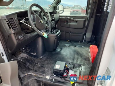 Zdjęcie 7 z 14 samochodu: 2025 CHEVROLET EXPRESS G2500 DELIVERY VAN VIN:1GCWGAF79S1271846 - miniatura