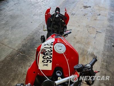 Piąte zdjęcie samochodu w środku: 2024 DUCATI STREETFIGHTER V2 VIN:ZDMFAKYW7RB007691 - miniatura
