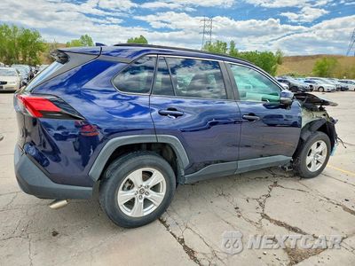 Trzecie zdjęcie samochodu z tyłu: 2021 TOYOTA RAV4 XLE VIN:2T3P1RFV1MW175023 - miniatura