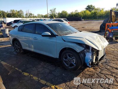 Czwarte zdjęcie samochodu z boku: 2026 KIA K4 LXS VIN:3KPFT4DE1TE355608 - miniatura