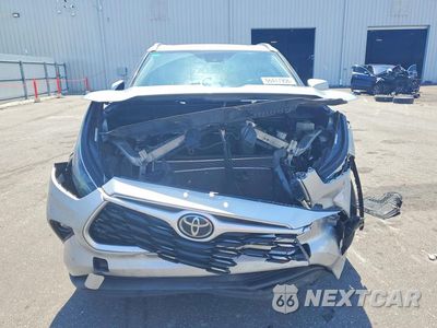 Piąte zdjęcie samochodu w środku: 2022 TOYOTA HIGHLANDER XLE VIN:5TDGZRAH9NS549651 - miniatura