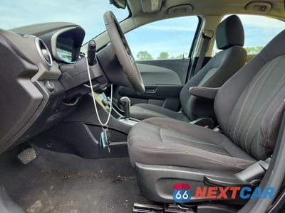 Zdjęcie 7 z 12 samochodu: 2019 CHEVROLET SONIC LT VIN:1G1JD5SB7K4149000 - miniatura