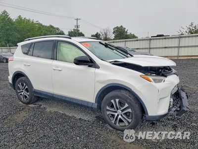 Czwarte zdjęcie samochodu z boku: 2018 TOYOTA RAV4 LE VIN:JTMBFREV9JJ745924 - miniatura
