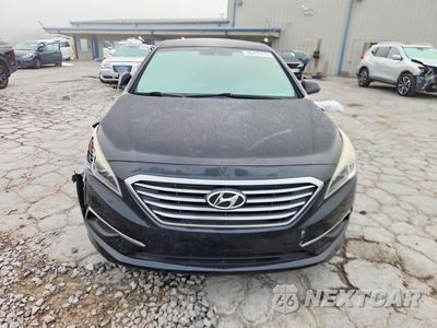 Piąte zdjęcie samochodu w środku: 2017 HYUNDAI SONATA SE VIN:5NPE24AF2HH437829 - miniatura