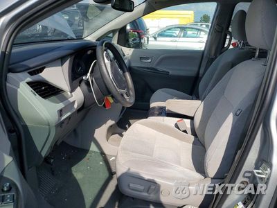Zdjęcie 7 z 14 samochodu: 2019 TOYOTA SIENNA LE VIN:5TDJZ3DC5KS226227 - miniatura