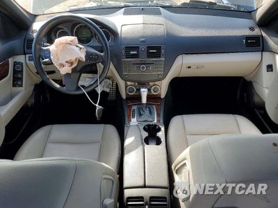 Zdjęcie 8 z 12 samochodu: 2011 MERCEDES-BENZ C 300 4MATIC VIN:WDDGF8BB0BR147174 - miniatura