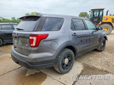Trzecie zdjęcie samochodu z tyłu: 2018 FORD EXPLORER POLICE INTERCEPTOR VIN:1FM5K8AR7JGB58657 - miniatura