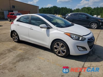 Czwarte zdjęcie samochodu z boku: 2015 HYUNDAI ELANTRA GT BASE VIN:KMHD35LH5FU236258 - miniatura
