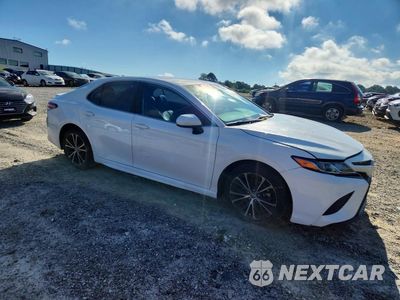 Czwarte zdjęcie samochodu z boku: 2020 TOYOTA CAMRY SE VIN:4T1G11AK8LU892881 - miniatura