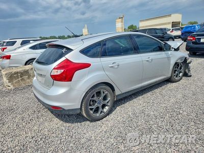Trzecie zdjęcie samochodu z tyłu: 2013 FORD FOCUS SE VIN:1FADP3K24DL308960 - miniatura
