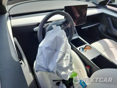Zdjęcie 8 z 12 samochodu: 2023 TESLA MODEL 3 VIN:5YJ3E1EA1PF600379 - miniatura