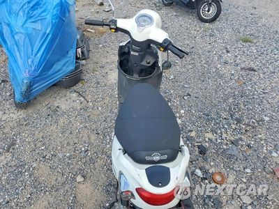 Zdjęcie 6 z 8 samochodu: 2021 GENUINE SCOOTER CO. BUDDY 50 VIN:RFVPAP5A9M1128345 - miniatura