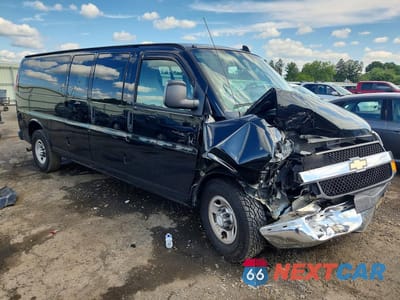 Czwarte zdjęcie samochodu z boku: 2018 CHEVROLET EXPRESS G3500 LT VIN:1GAZGPFG8J1261963 - miniatura