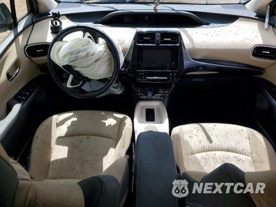 Zdjęcie 8 z 12 samochodu: 2016 TOYOTA PRIUS THREE VIN:JTDKARFU6G3006754 - miniatura