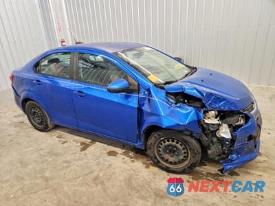 Czwarte zdjęcie samochodu z boku: 2017 CHEVROLET SONIC LS VIN:1G1JB5SH0H4156938 - miniatura