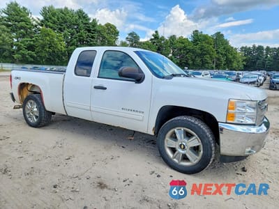 Czwarte zdjęcie samochodu z boku: 2012 CHEVROLET SILVERADO K1500 LT VIN:1GCRKSE74CZ304595 - miniatura