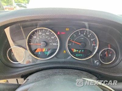 Zdjęcie 9 z 13 samochodu: 2014 JEEP WRANGLER UNLIMITED SAHARA VIN:1C4BJWEG0EL206987 - miniatura
