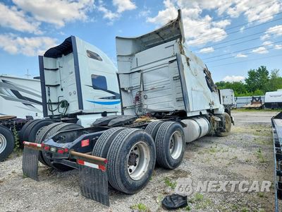 Trzecie zdjęcie samochodu z tyłu: 2018 VOLVO VNL SEMI TRUCK VIN:4V4NC9EH9JN990459 - miniatura