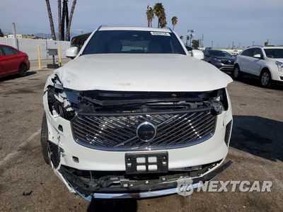 Piąte zdjęcie samochodu w środku: 2025 VOLVO XC90 PLUS VIN:YV4062PB2S1380857 - miniatura
