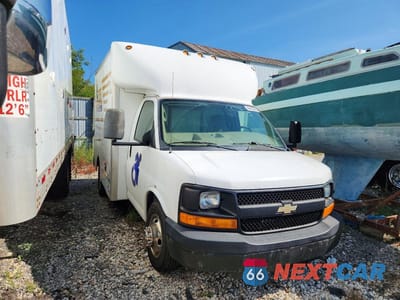 Czwarte zdjęcie samochodu z boku: 2008 CHEVROLET EXPRESS G3500 VIN:1GBJG31K381106082 - miniatura