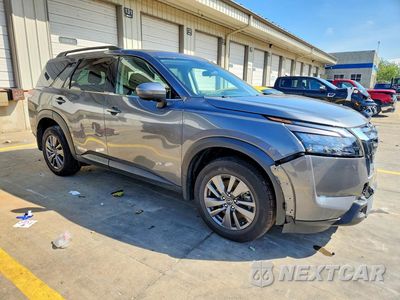 Czwarte zdjęcie samochodu z boku: 2025 NISSAN PATHFINDER SV VIN:5N1DR3BC6SC292914 - miniatura